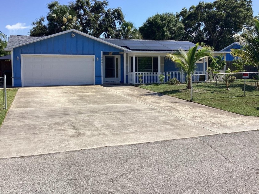Lakefront property on double lot with .47 acres! Main home on - Beach Home for sale in Fort Pierce, Florida on Beachhouse.com
