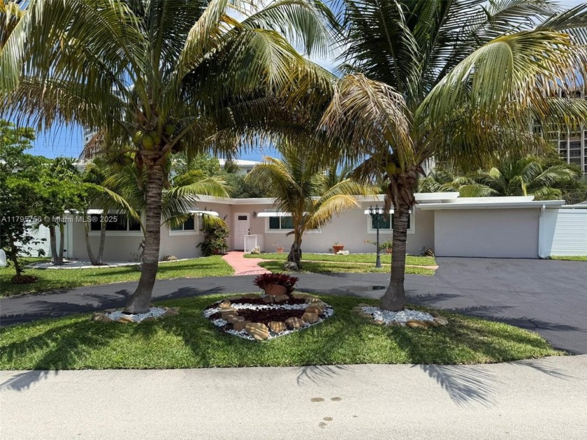 Lovely home, totally renovated in Bel Air. Also offered as a - Beach Home for sale in Lauderdale By The Sea, Florida on Beachhouse.com