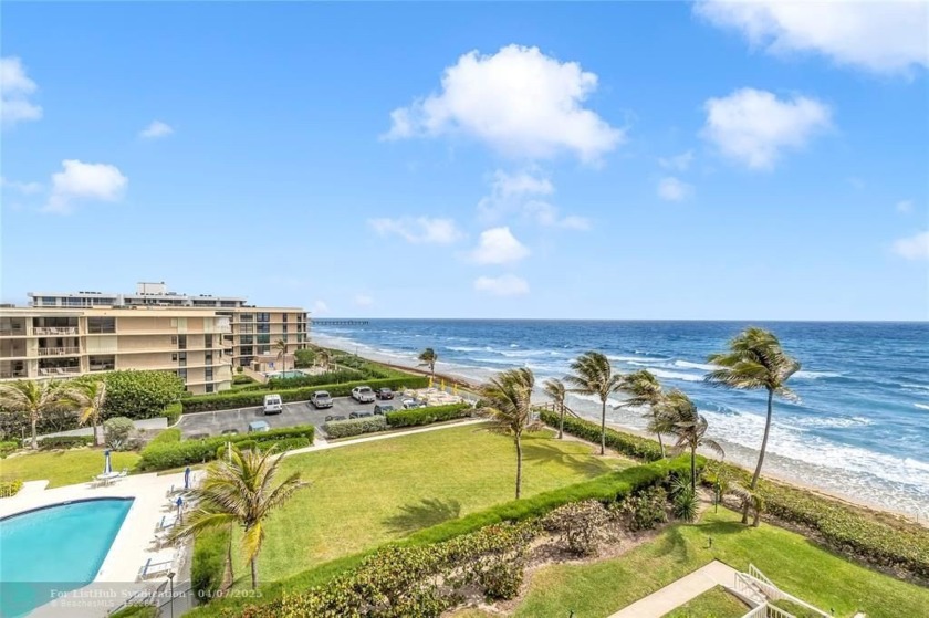 TOP FLOOR LOCATION WITH BREATHTAKING OCEAN VIEWS! 2 bedrooms, 2 - Beach Condo for sale in Palm Beach, Florida on Beachhouse.com
