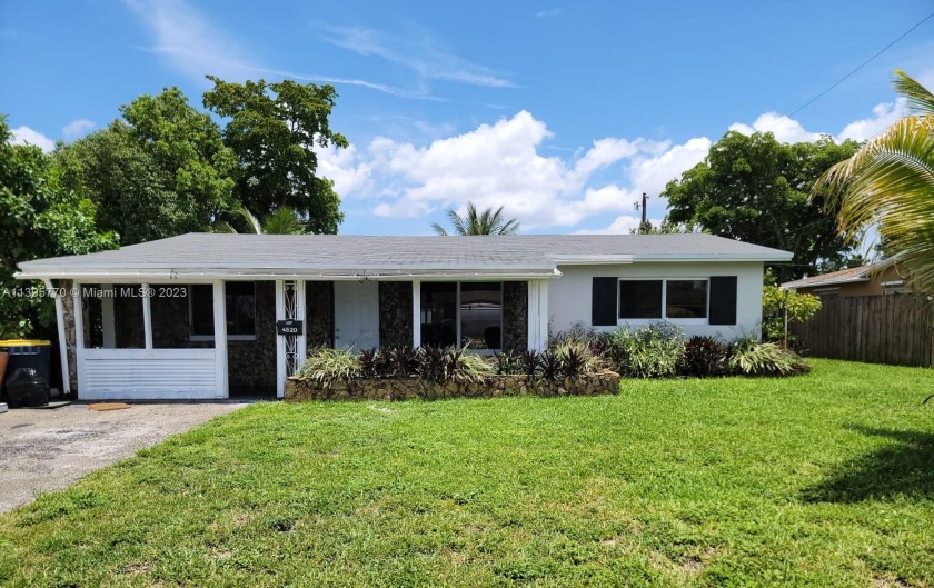 Updated 3 Bed 2 Bath plus a Den single family home in a very - Beach Home for sale in Dania, Florida on Beachhouse.com