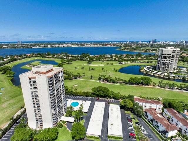 Welcome home! This recently updated bright and comfortable condo - Beach Condo for sale in West Palm Beach, Florida on Beachhouse.com