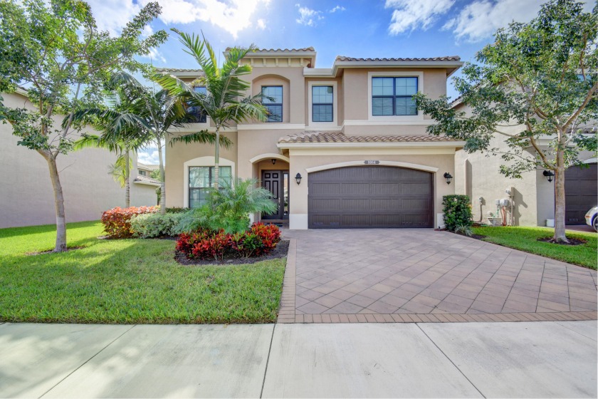 BEAUTIFULLY APPOINTED AND NEUTRAL, WITH NO CARPET, 2 STORY - Beach Home for sale in Delray Beach, Florida on Beachhouse.com
