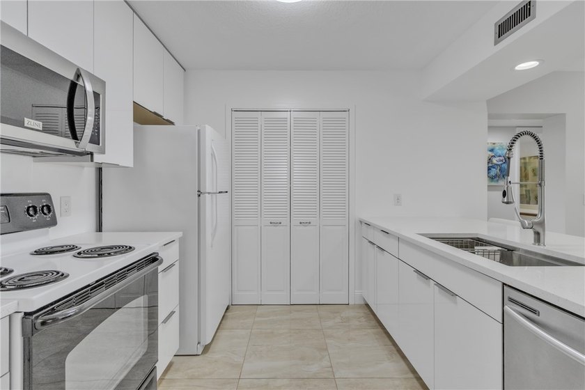 Welcome home! Beautifully modernized-furnished-turnkey - Beach Condo for sale in Vero Beach, Florida on Beachhouse.com