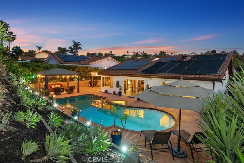 ENTERTAINER'S DREAM! SINGLE LEVEL LIVING, SALTWATER POOL  SPA - Beach Home for sale in Mission Viejo, California on Beachhouse.com