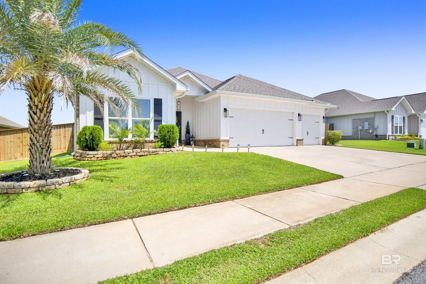 Welcome to this exceptional better-than-new home in the - Beach Home for sale in Foley, Alabama on Beachhouse.com