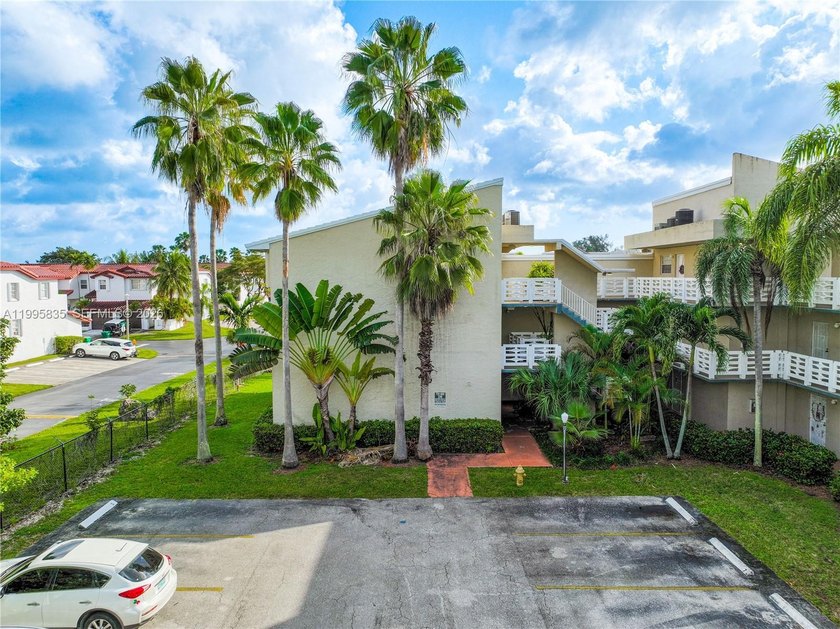Beautifully maintained lakefront condo in the highly - Beach Condo for sale in Cutler Bay, Florida on Beachhouse.com