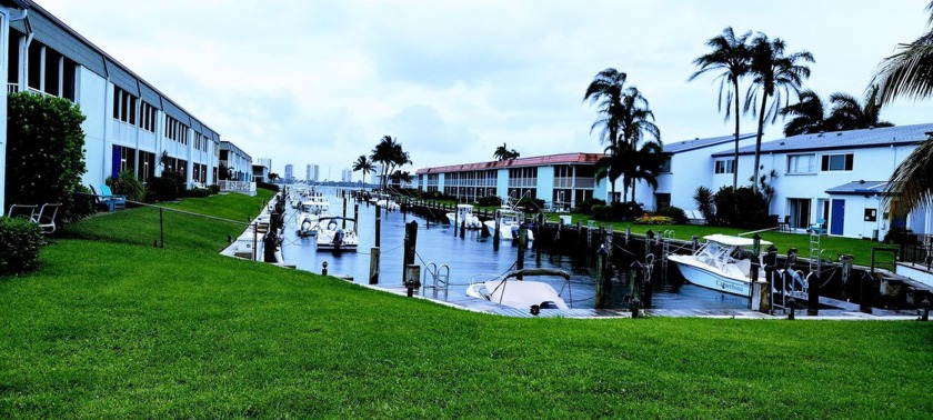 Boaters paradise! Fantastic view to the intracoastal! Close to - Beach Townhome/Townhouse for sale in North Palm Beach, Florida on Beachhouse.com