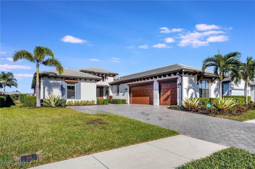 Welcome to your ultimate, TURNKEY, Florida WCI built dream home! - Beach Home for sale in Fort Myers, Florida on Beachhouse.com