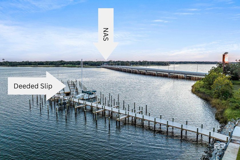 Spacious 4 bedroom WATERFRONT TOWNHOME with LARGE DEEDED - Beach Townhome/Townhouse for sale in Pensacola, Florida on Beachhouse.com