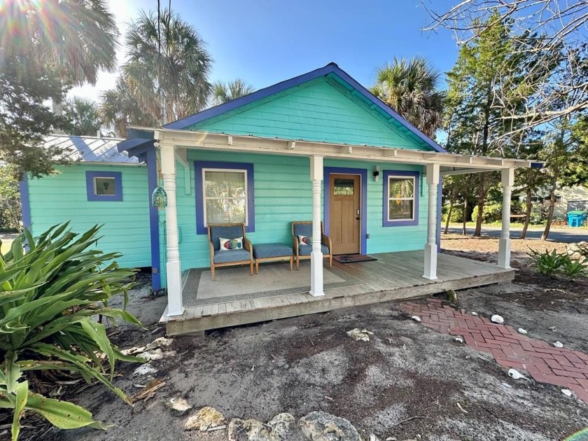 What a cute island cottage--and for less than $300,000!  This - Beach Home for sale in Cedar Key, Florida on Beachhouse.com