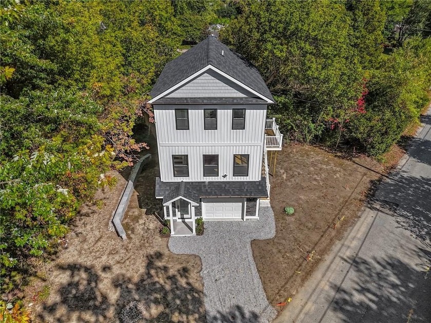 Welcome to 135 Old Mill Blvd., located in the charming coastal - Beach Home for sale in Warwick, Rhode Island on Beachhouse.com