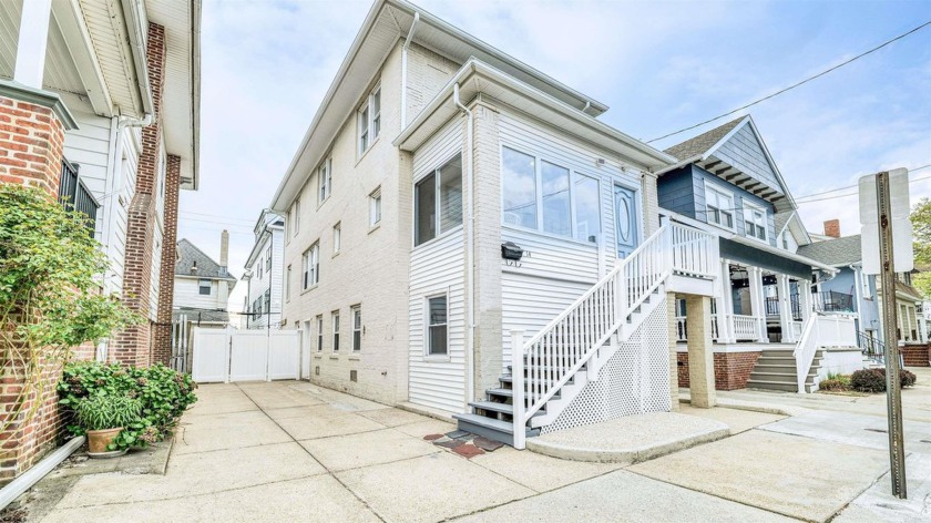 Welcome to 14 N Vassar Square, a charming coastal home located - Beach Home for sale in Ventnor, New Jersey on Beachhouse.com