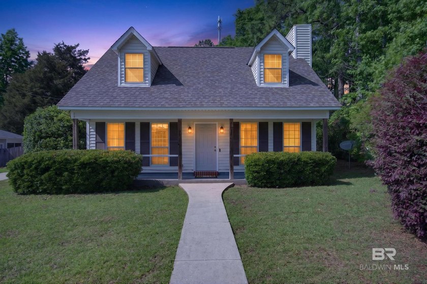 Absolutely adorable home in Lake Forest! Located close to the - Beach Home for sale in Daphne, Alabama on Beachhouse.com