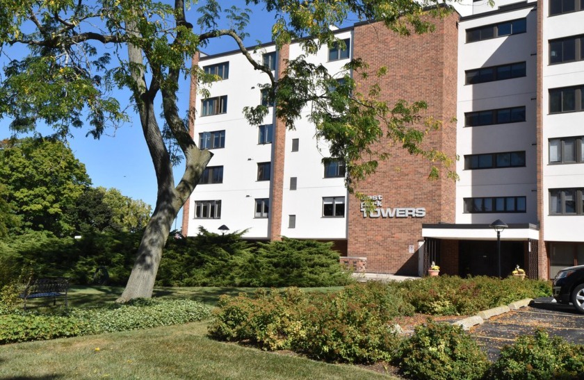 This rare three-bedroom condo at East Park Towers offers - Beach Condo for sale in Racine, Wisconsin on Beachhouse.com