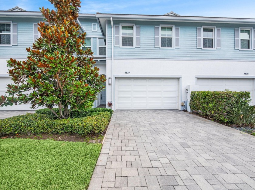 Amazing Townhome that is in nearly ''New Construction'' - Beach Townhome/Townhouse for sale in Palm Beach Gardens, Florida on Beachhouse.com