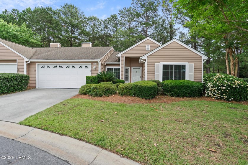 Welcome to this beautifully maintained home in Summerton Villas - Beach Townhome/Townhouse for sale in Bluffton, South Carolina on Beachhouse.com