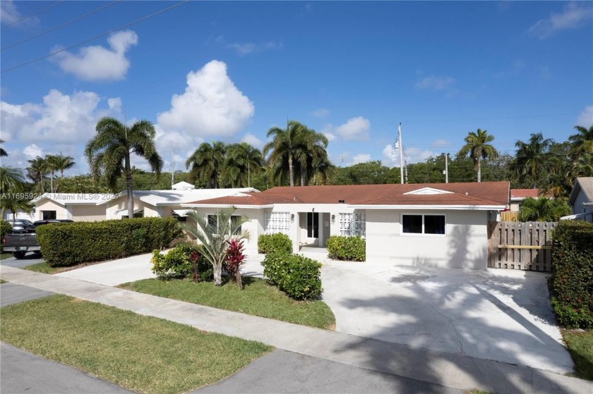 *** HOUSE FOR A FAMILY OR ARBNB VACATION RENTAL *** PROPERTY - Beach Home for sale in Hollywood, Florida on Beachhouse.com