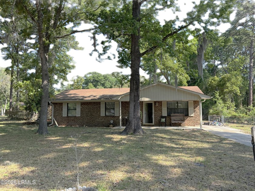 Charming 3-bedroom, 1.5-bath brick home situated on nearly half - Beach Home for sale in Beaufort, South Carolina on Beachhouse.com