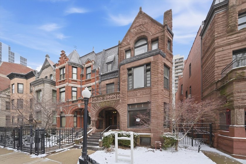 Own a significant piece of Chicago history on the Gold Coast's - Beach Home for sale in Chicago, Illinois on Beachhouse.com