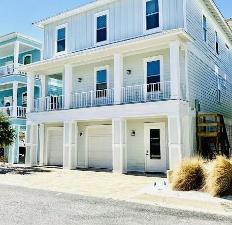 This beautiful 3-story custom home offers 2,755 sq. ft. with 5 - Beach Home for sale in Navarre, Florida on Beachhouse.com