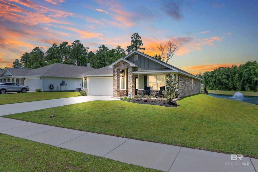This 4 bedroom, 2 bath one level home in Laurelbrooke near - Beach Home for sale in Fairhope, Alabama on Beachhouse.com