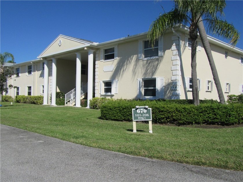 Lovely FIRST FLOOR lakefront 2/2 condo offered fully furnished! - Beach Condo for sale in Vero Beach, Florida on Beachhouse.com