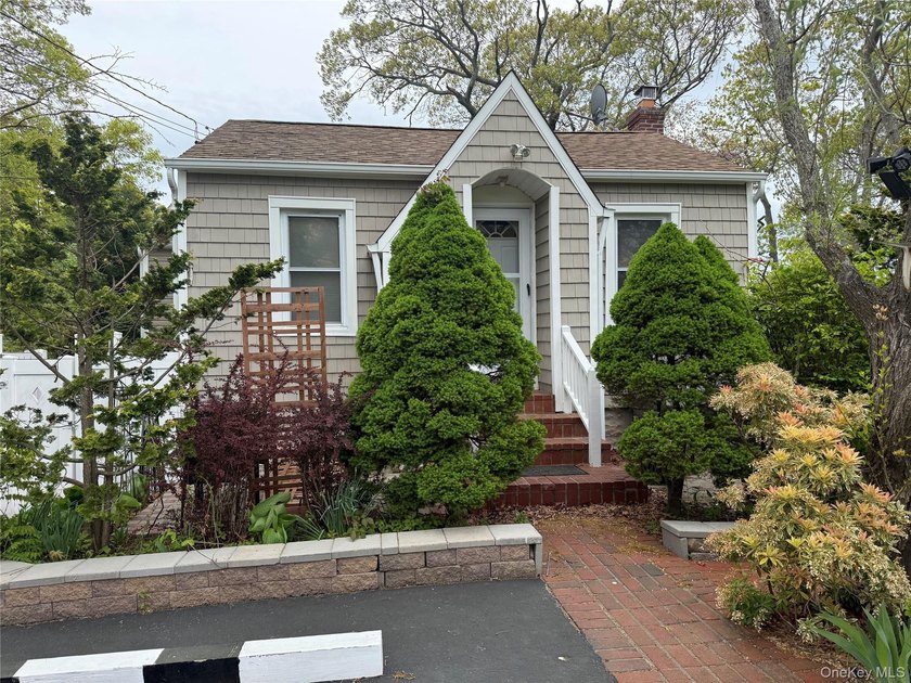 Situated in Sound Beach within the highly regarded Miller Place - Beach Home for sale in Sound Beach, New York on Beachhouse.com