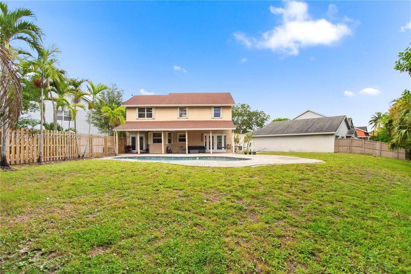 Spacious 4 bedroom, 2.5 bath home situated on a 10,325 sq ft lot - Beach Home for sale in Pembroke Pines, Florida on Beachhouse.com