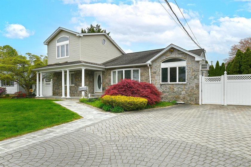 Welcome to this beautifully maintained 3 bedroom, 2 full bath - Beach Home for sale in North Babylon, New York on Beachhouse.com