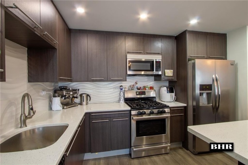 Renovated Large 3-bedroom 2-bathroom condominium with deeded - Beach Condo for sale in Brooklyn, New York on Beachhouse.com