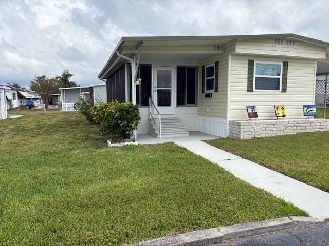 Welcome to your dream home in the charming 55+ gated community - Beach Home for sale in Bradenton, Florida on Beachhouse.com