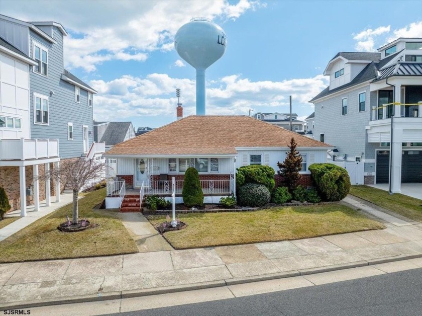 THE PERFECT BEACH COTTAGE WITH AN AMAZING LONGPORT LOCATION - Beach Home for sale in Longport, New Jersey on Beachhouse.com