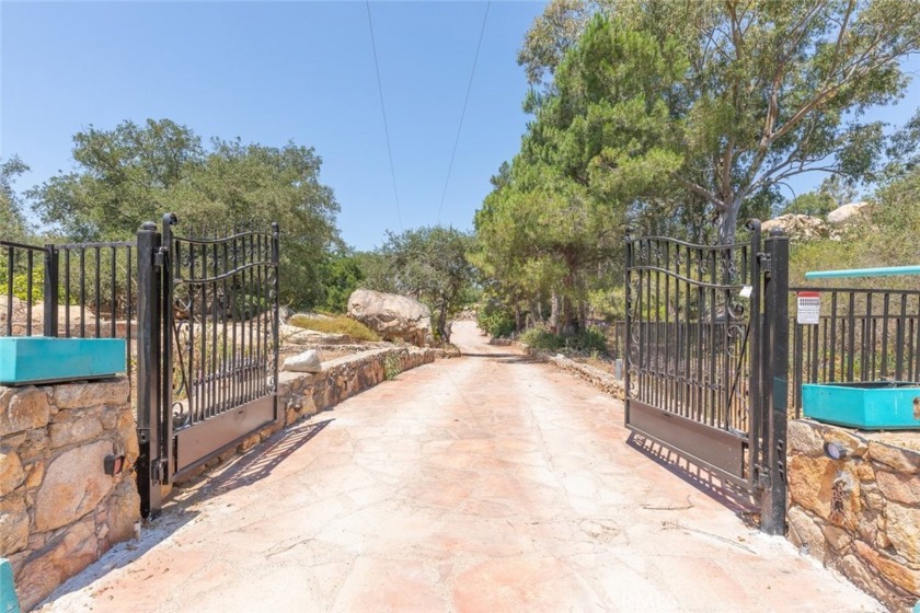 Discover unparalleled tranquility and PANORAMIC VIEWS in this - Beach Home for sale in Fallbrook, California on Beachhouse.com