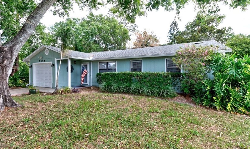 Come enjoy this well-maintained Vero Lake Estates home! 2025 - Beach Home for sale in Vero Beach, Florida on Beachhouse.com