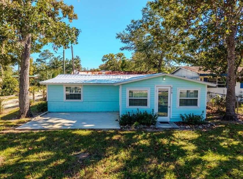 This Steinhatchee home has it all. This cozy 1-bedroom, 1-bath - Beach Home for sale in Steinhatchee, Florida on Beachhouse.com
