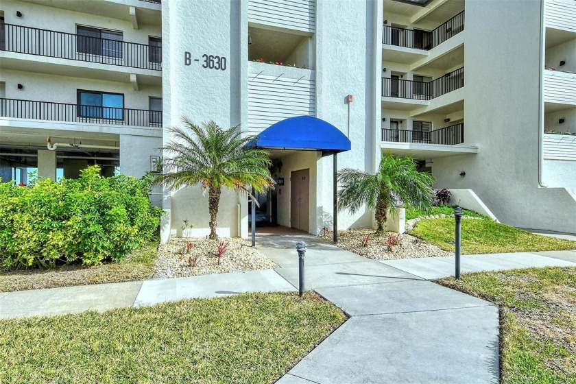 This turnkey-furnished unit is a two-bedroom, two bathroom - Beach Home for sale in Longboat Key, Florida on Beachhouse.com