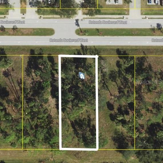 VACANT LOT IN ROTONDA WEST WITH PLENTY OF ROOM FOR A POOL! Back - Beach Lot for sale in Rotonda West, Florida on Beachhouse.com