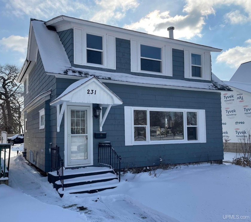 One block away from Lakeshore Drive in Escanaba and Ludington - Beach Home for sale in Escanaba, Michigan on Beachhouse.com