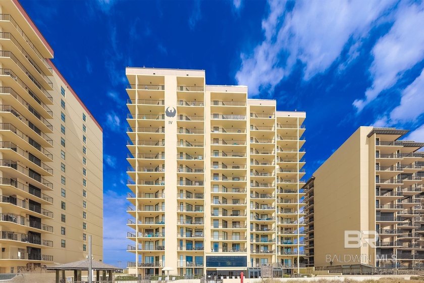 Beautifully maintained 3 bed/2 bath corner unit at Phoenix IV - Beach Home for sale in Orange Beach, Alabama on Beachhouse.com