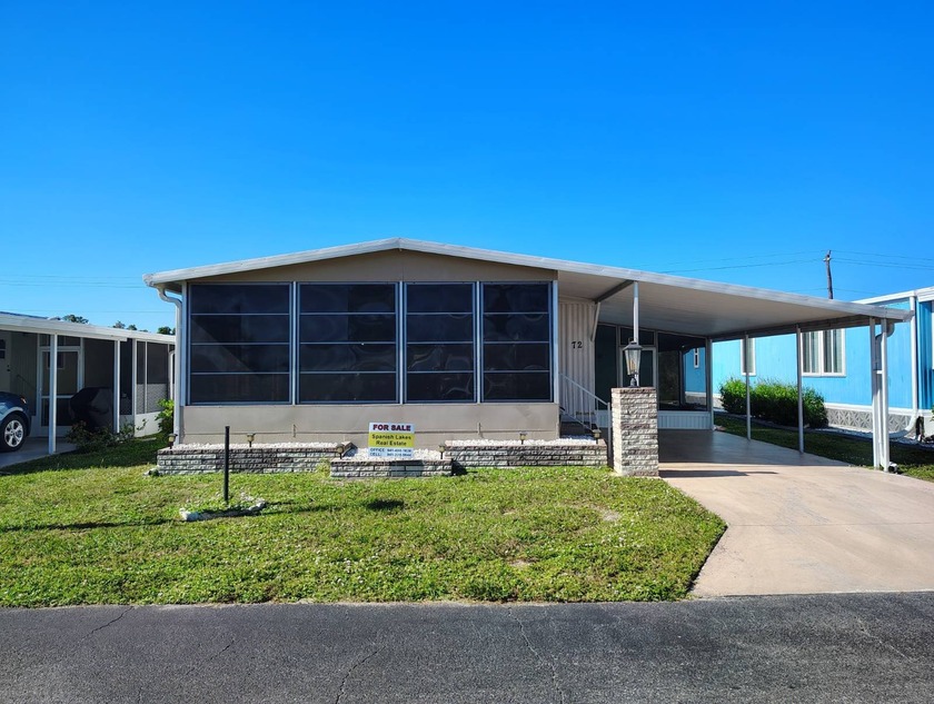 Welcome to 72 La Costa, located in the pet-friendly section of - Beach Home for sale in Nokomis, Florida on Beachhouse.com