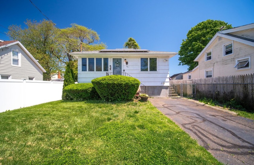 Welcome home to this charming 3 bedroom, 1.5 bath ranch located - Beach Home for sale in East Haven, Connecticut on Beachhouse.com