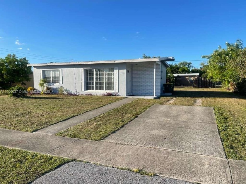 MOVE-IN READY, 2-bedroom, 1-bath single-family home! Recently - Beach Home for sale in Port Charlotte, Florida on Beachhouse.com