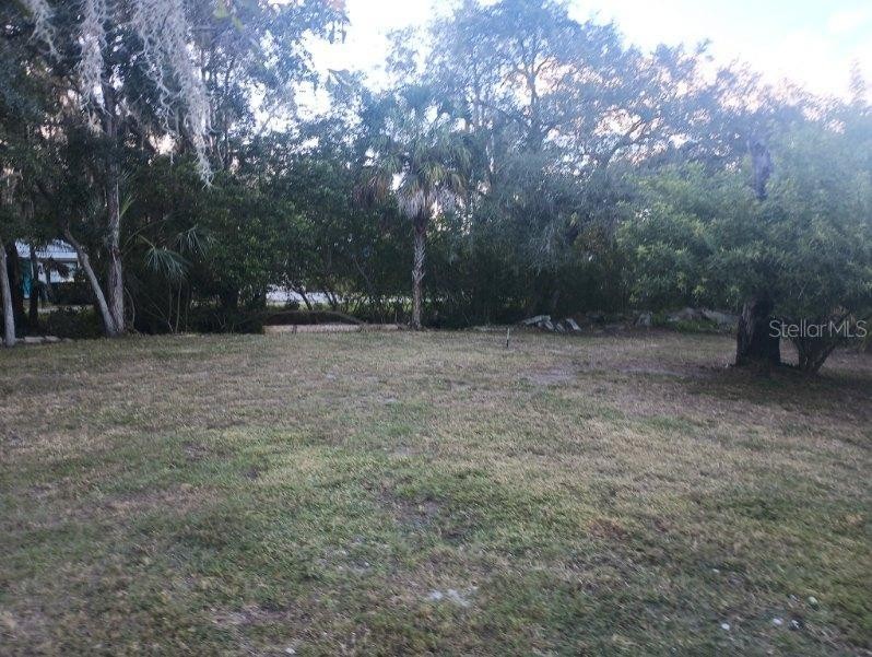 PRICE IMPROVEMENT** HUGE LOT, AMAZING LOCATION!! Nearly 3/4 of - Beach Lot for sale in Gibsonton, Florida on Beachhouse.com