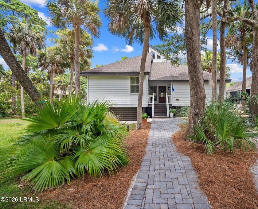 Turnkey lagoon retreat in Deer Lake! Warm inviting, beautifully - Beach Home for sale in Fripp Island, South Carolina on Beachhouse.com