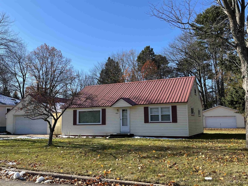 Does living on a quiet, dead end street, just steps from the - Beach Home for sale in Marquette, Michigan on Beachhouse.com