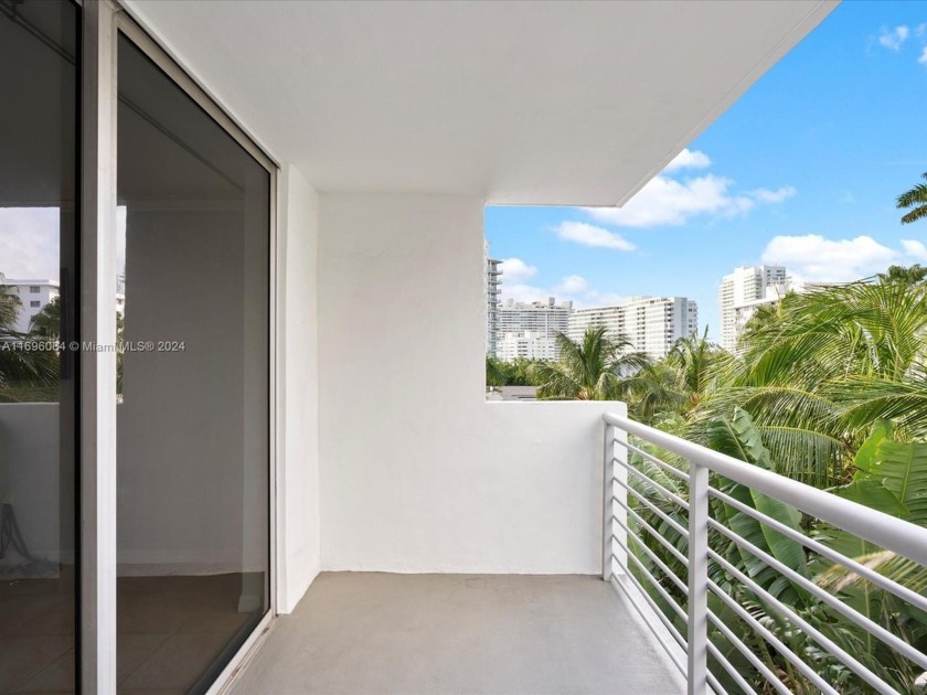 This South Beach Gem checks all the boxes. A 700 sq ft, 1 - Beach Condo for sale in Miami Beach, Florida on Beachhouse.com