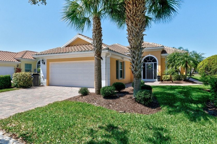 Welcome to your lakefront retreat in this beautifully updated - Beach Home for sale in Vero Beach, Florida on Beachhouse.com