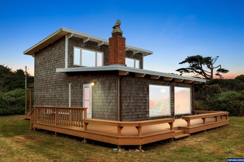 Wow! Watch the sunset from your front deck! This Oceanfront home - Beach Home for sale in Yachats, Oregon on Beachhouse.com