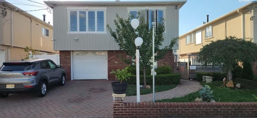 Welcome to this Beautiful Brookfield Home in the New Section of - Beach Home for sale in Howard Beach, New York on Beachhouse.com