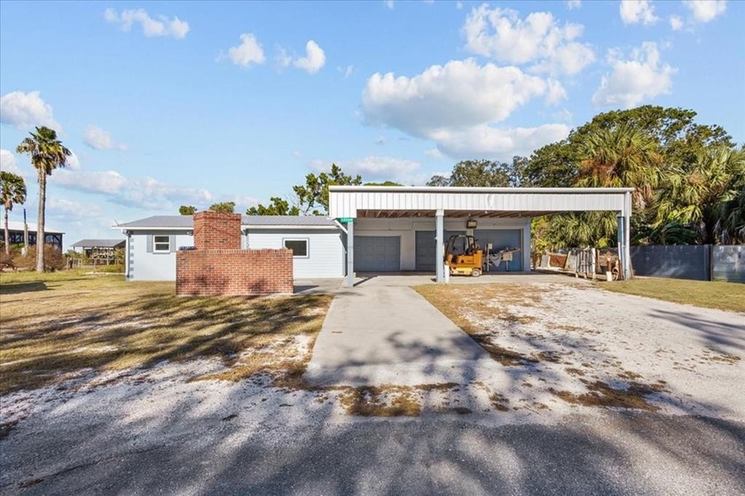 Remodel to your liking! This versatile two-bedroom, 2.5-bathroom - Beach Home for sale in Cedar Key, Florida on Beachhouse.com